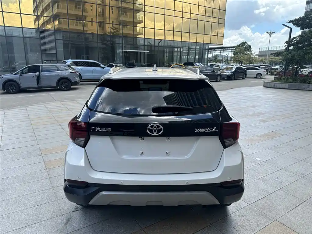 Toyota Yaris L 2023