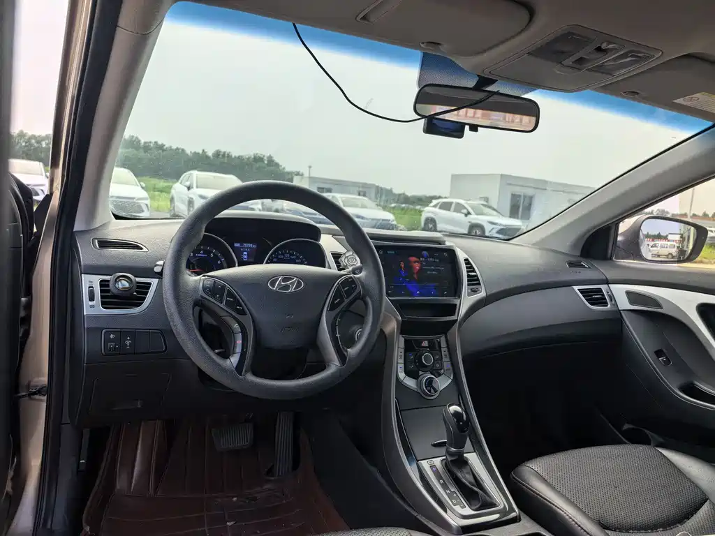 Hyundai Elantra 2015