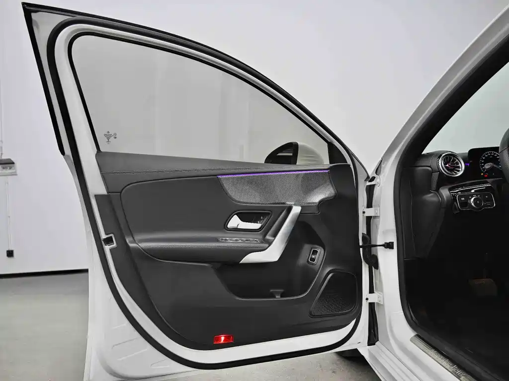 Mercedes-Benz A-Class 2022 — фото 32