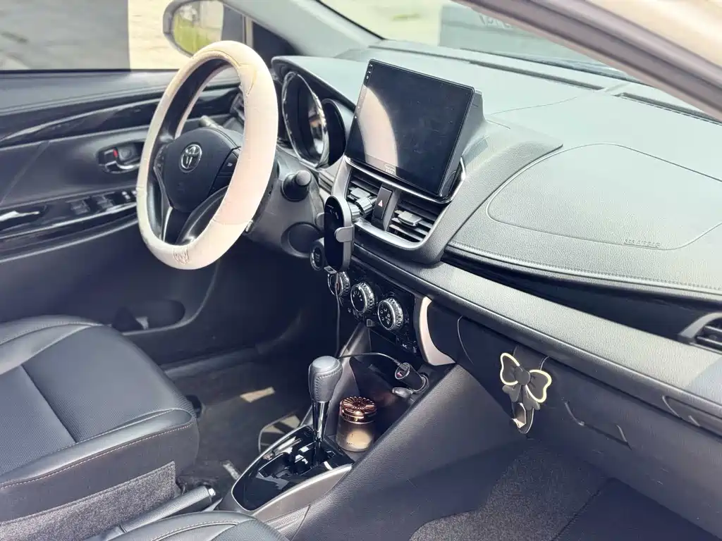 Toyota Yaris L 2022