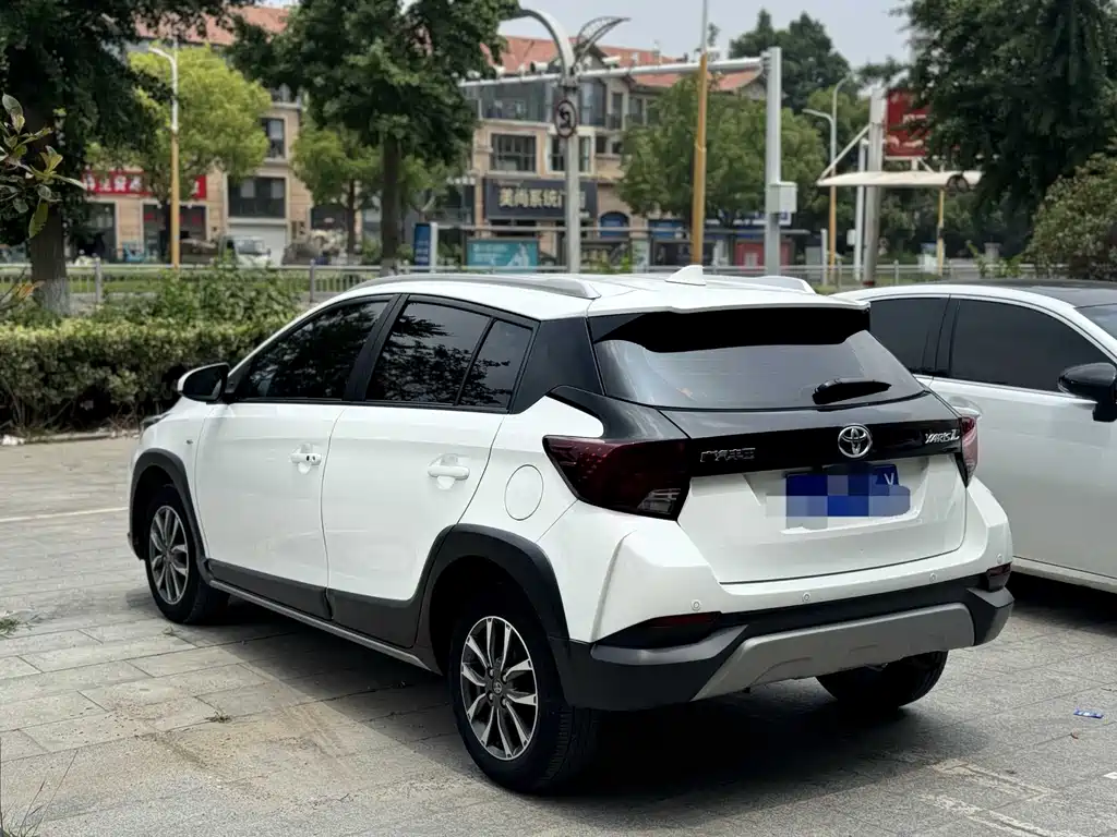 Toyota Yaris L 2022 — фото 10