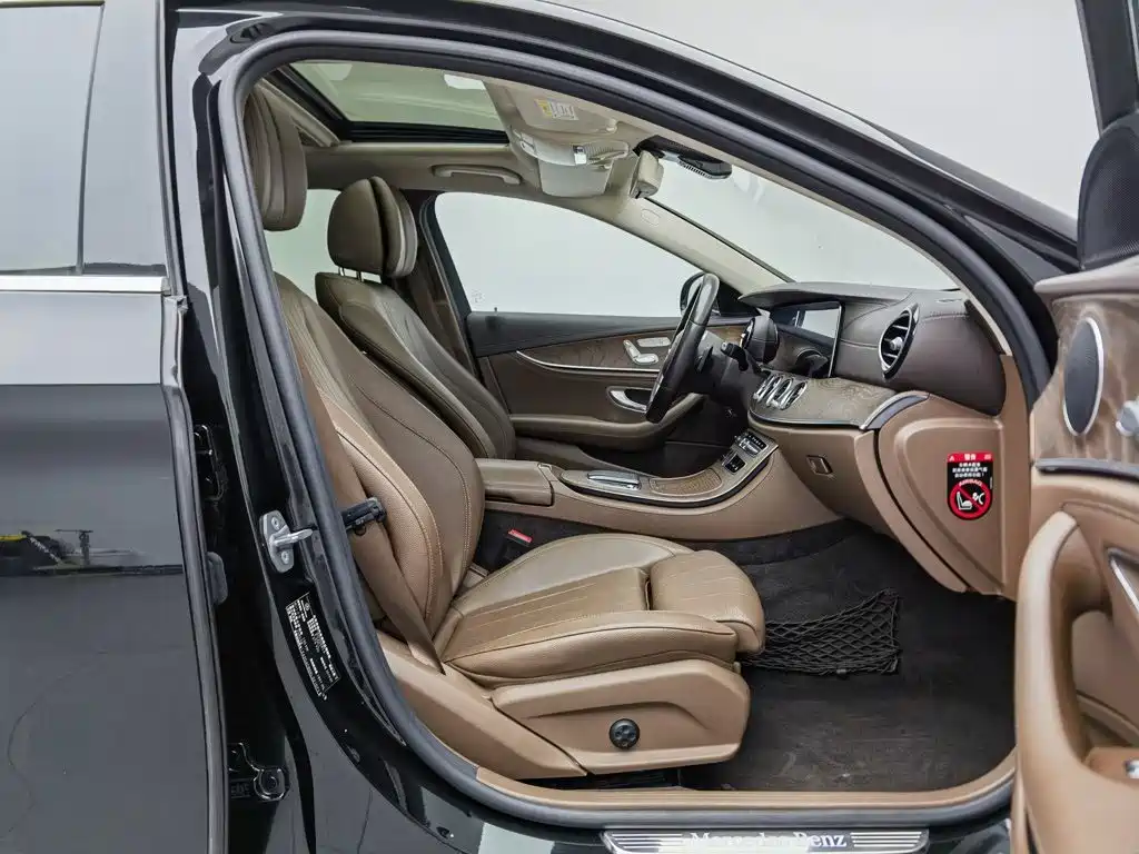 Mercedes-Benz E-Class 2019 — фото 23