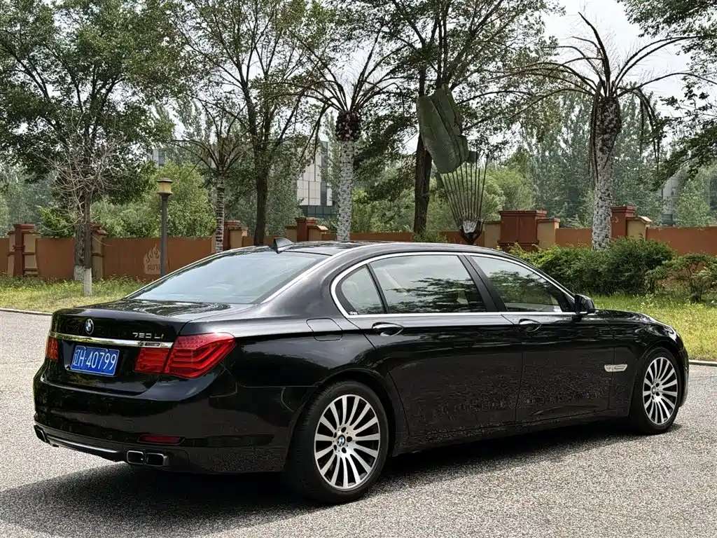 BMW 7 Series 2012 — фото 7