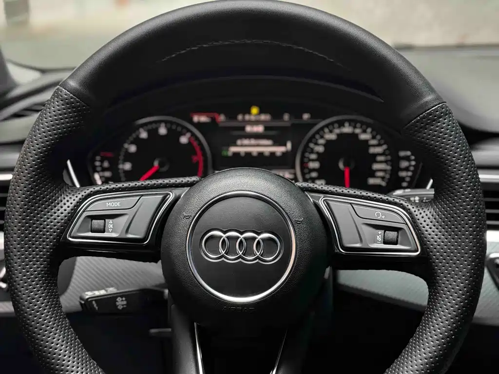 Audi A4L 2017 — фото 12