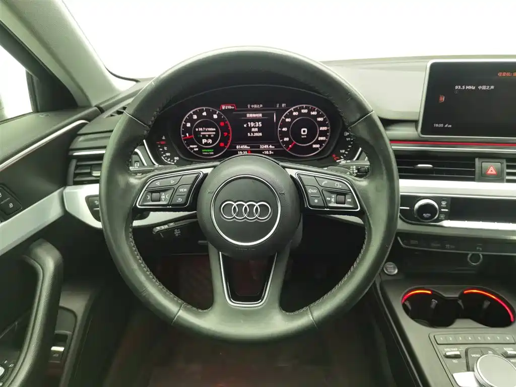 Audi A4L 2018 — фото 11