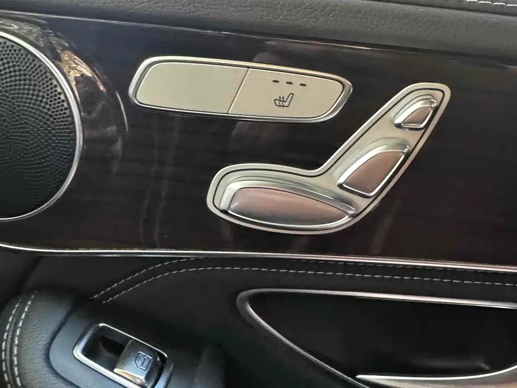 Mercedes-Benz GLC 2017 — фото 18