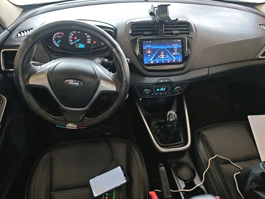 Ford Escort 2016 — фото 10