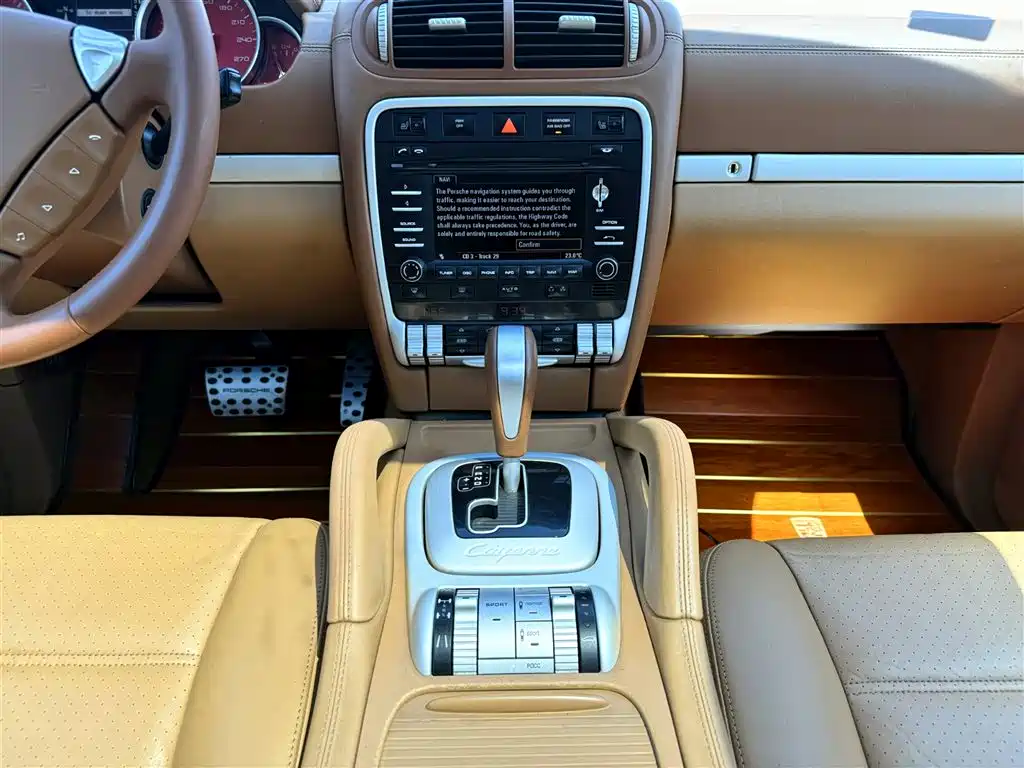 Porsche Cayenne 2010 — фото 15