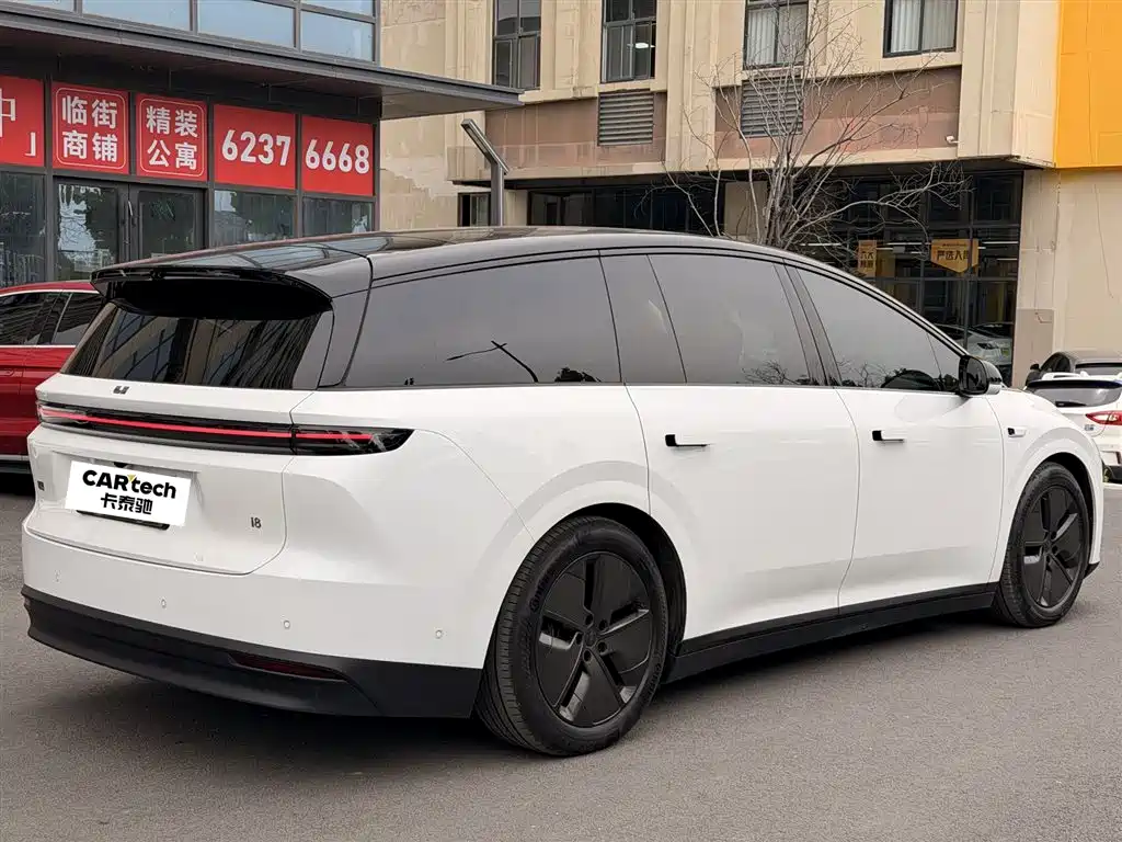 Li Auto i8 2025