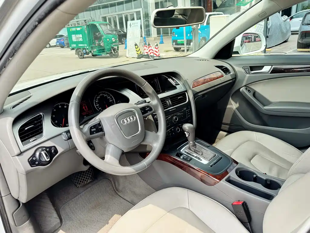 Audi A4L 2011