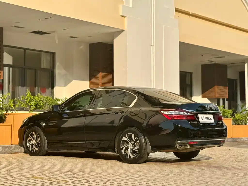 Honda Accord 2016 — фото 13
