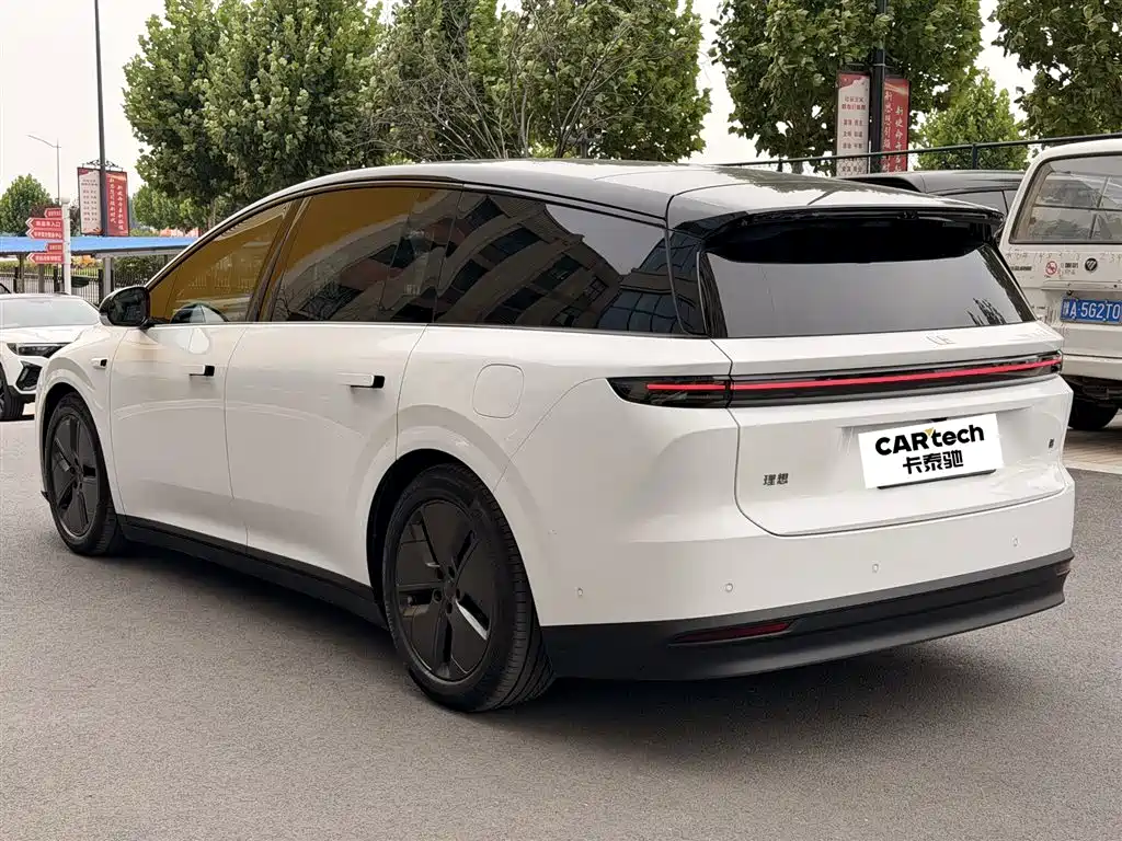 Li Auto i8 2025