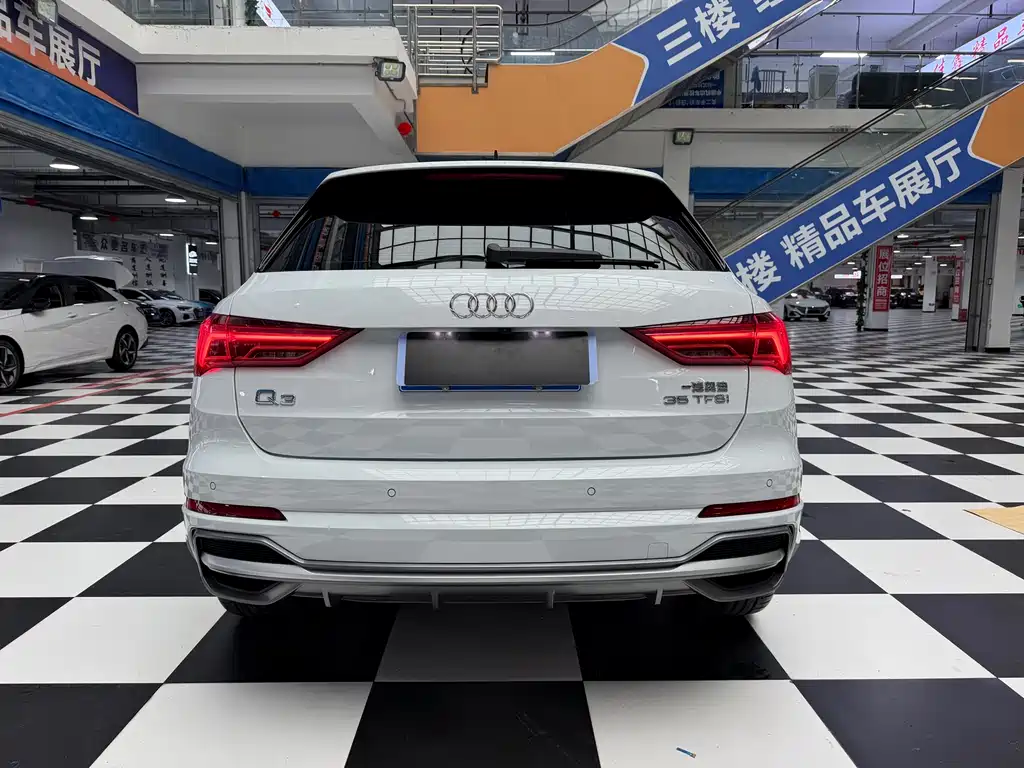 Audi Q3 2023 — фото 16