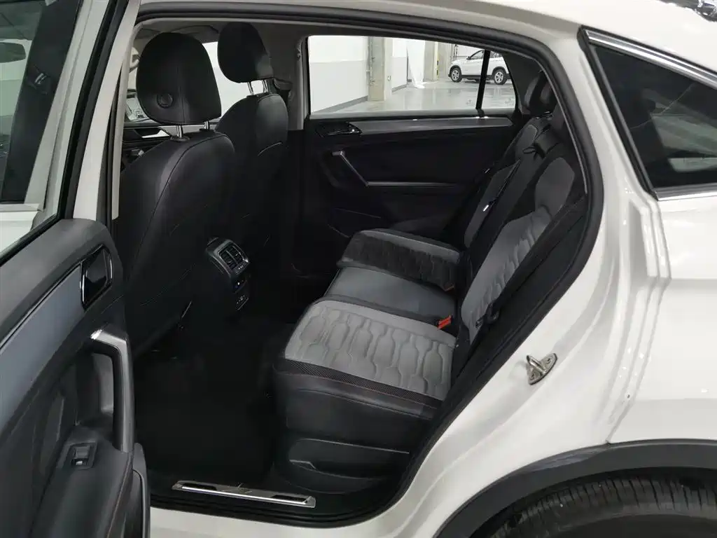 Volkswagen Tiguan X 2021 — фото 15