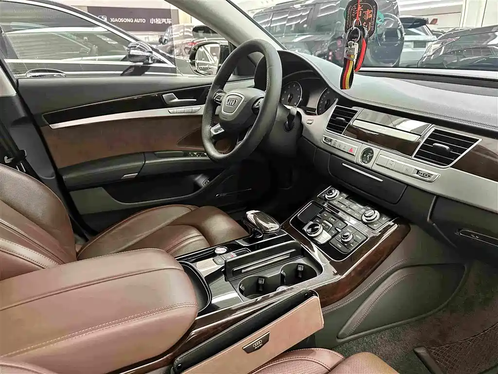 Audi A8 2014 — фото 14