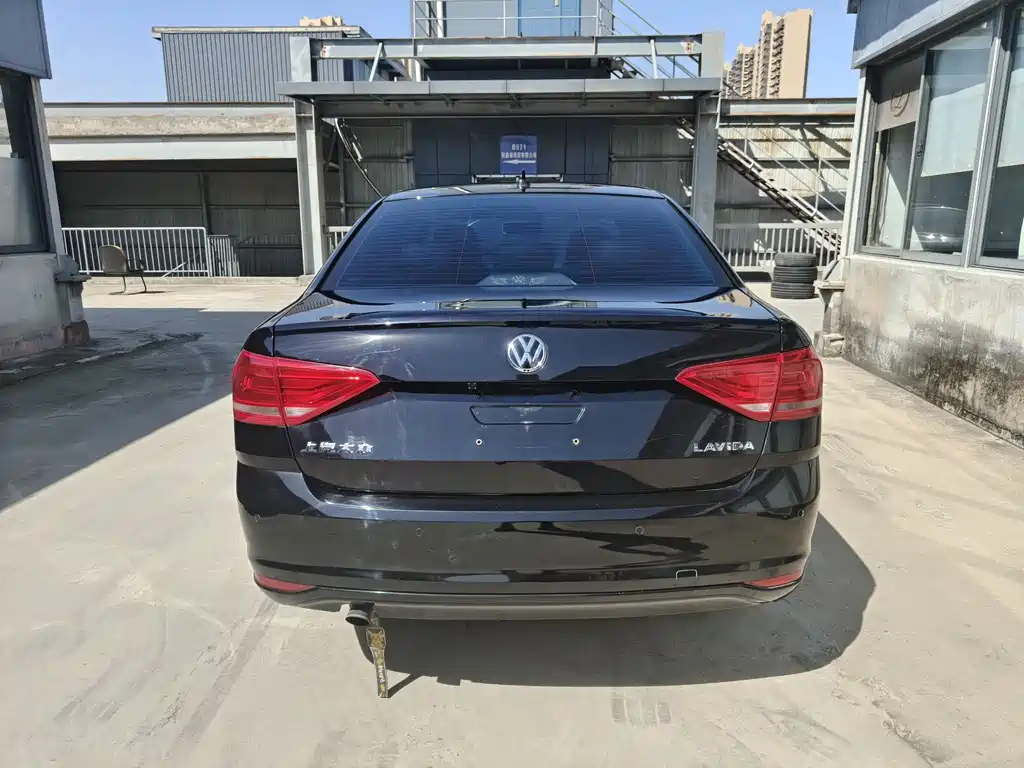 Volkswagen Lavida 2017 — фото 12