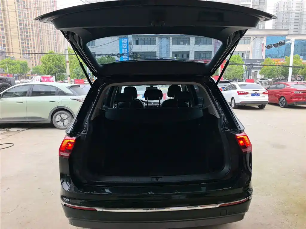 Volkswagen Tiguan L 2020 — фото 19
