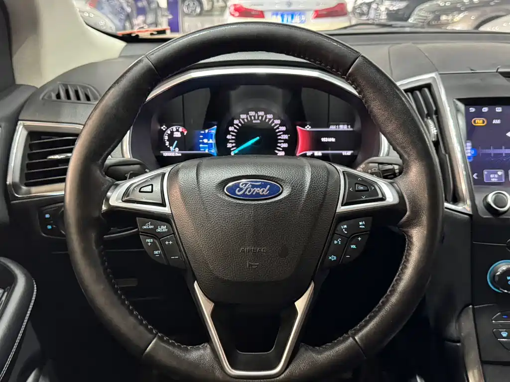 Ford Edge 2017 — фото 9