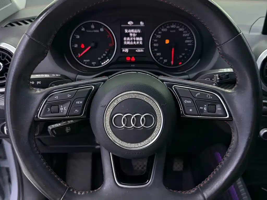 Audi Q2L 2022 — фото 16