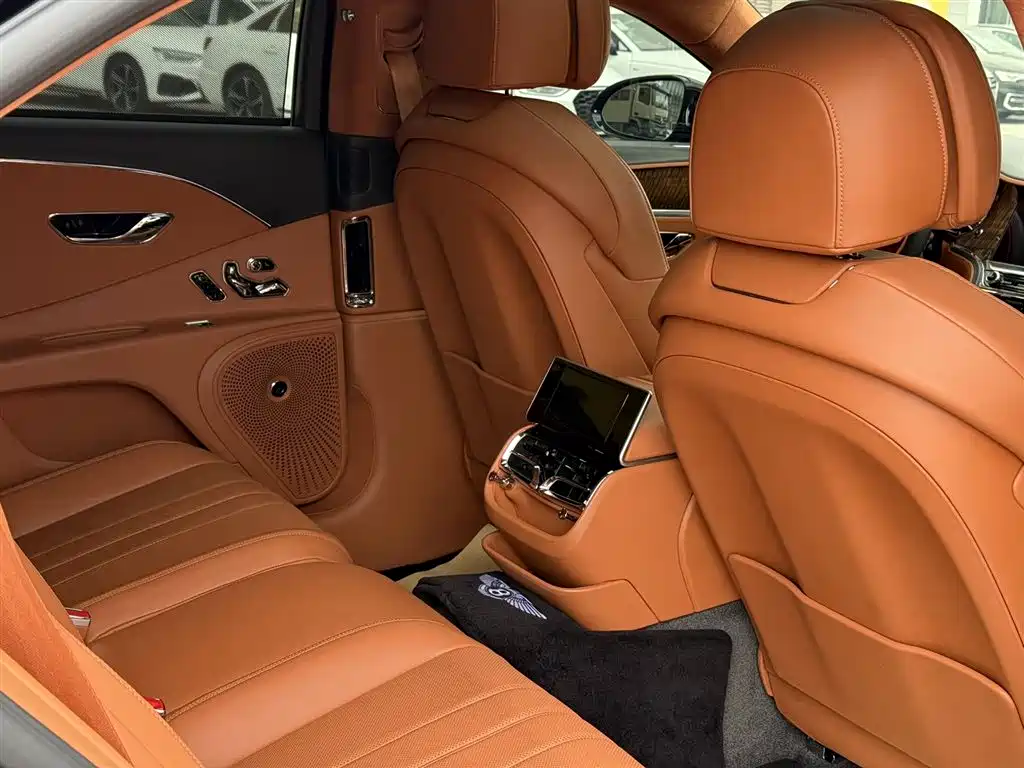 Bentley Flying Spur 2021 — фото 17
