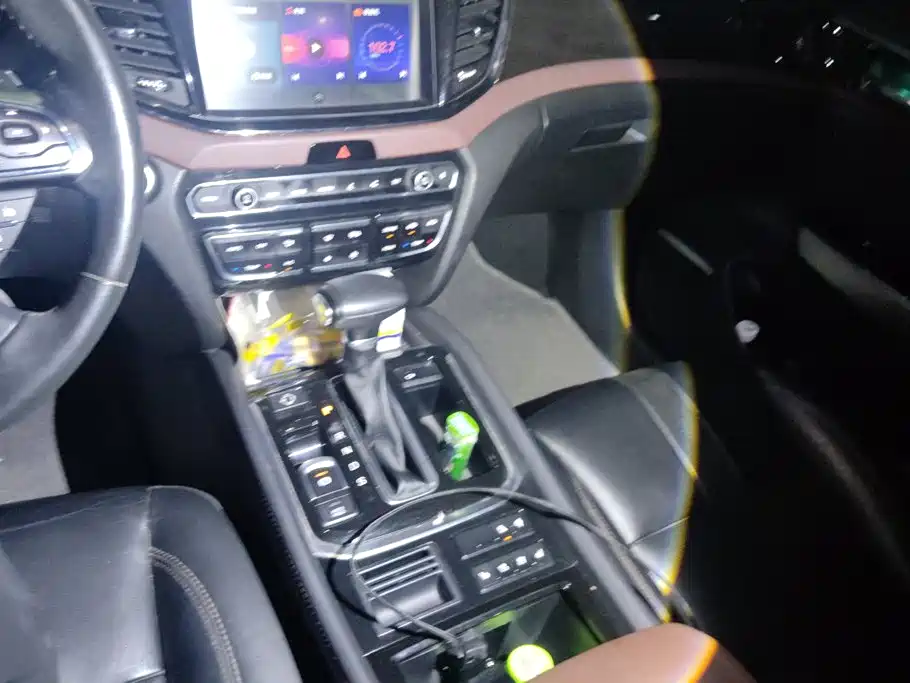 GAC Trumpchi GS8 2017 — фото 16