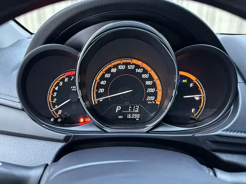 Toyota Yaris L 2023 — фото 15