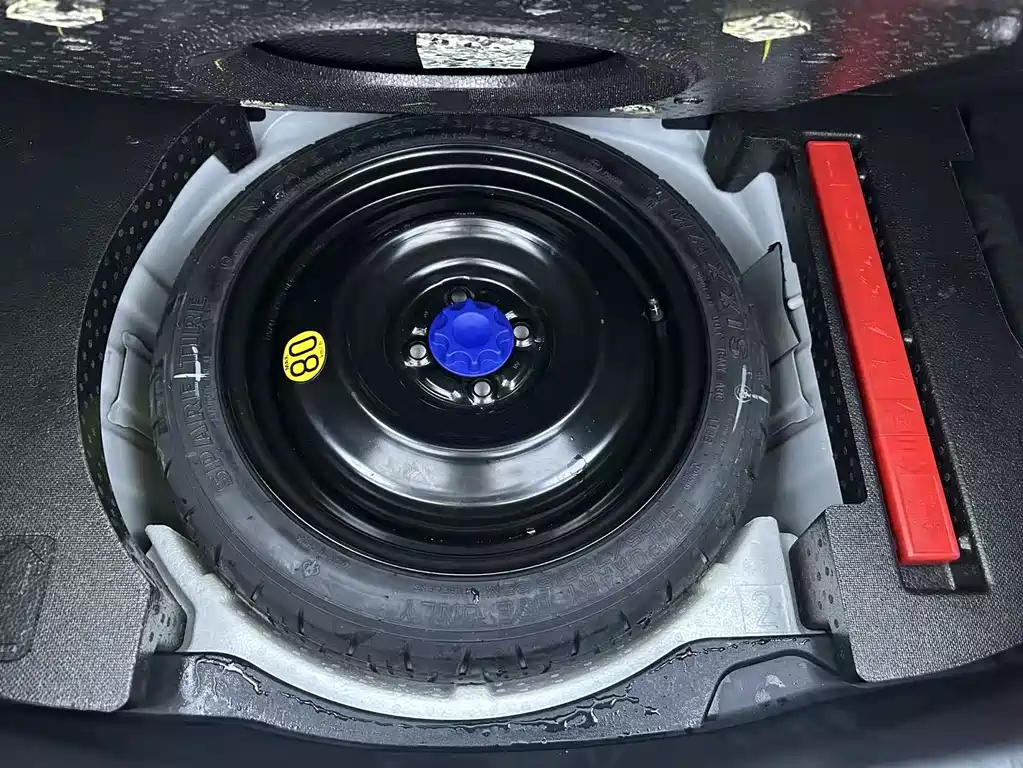Toyota Yaris L 2023 — фото 12