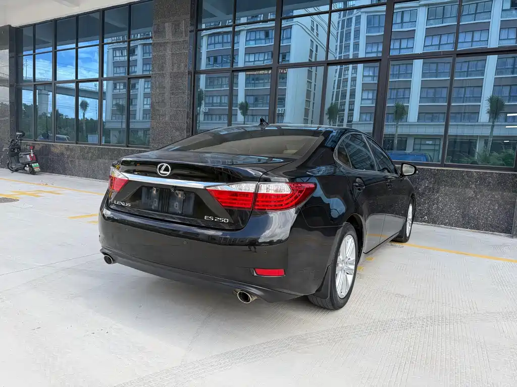 Lexus ES 2013