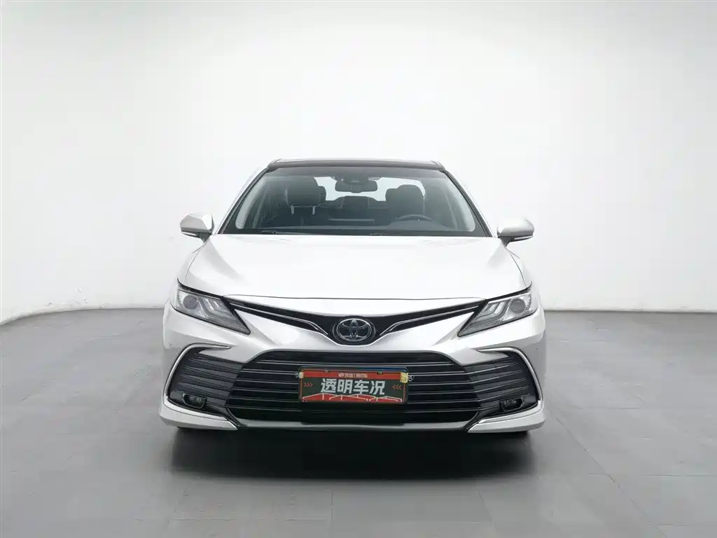 Toyota Camry 2022 — фото 3