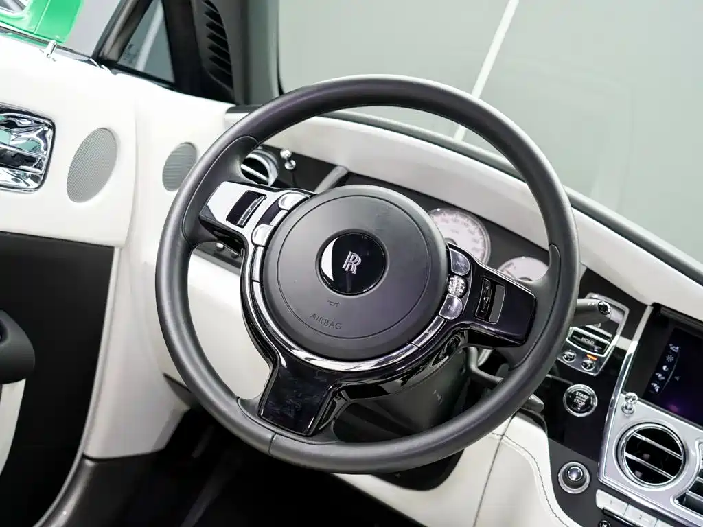 Rolls-Royce Phantom 2023 — фото 14