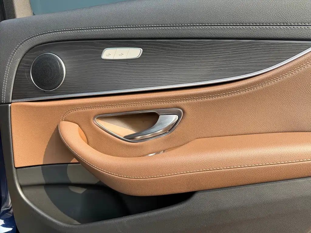 Mercedes-Benz E-Class 2019 — фото 13