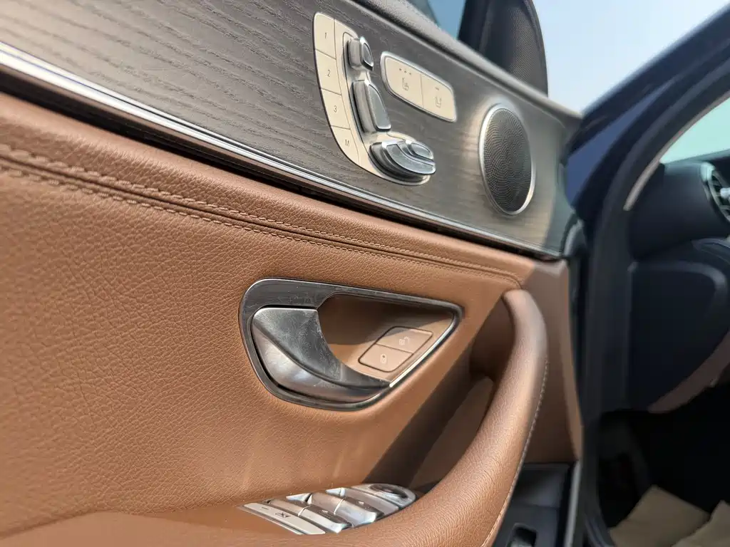 Mercedes-Benz E-Class 2019 — фото 20