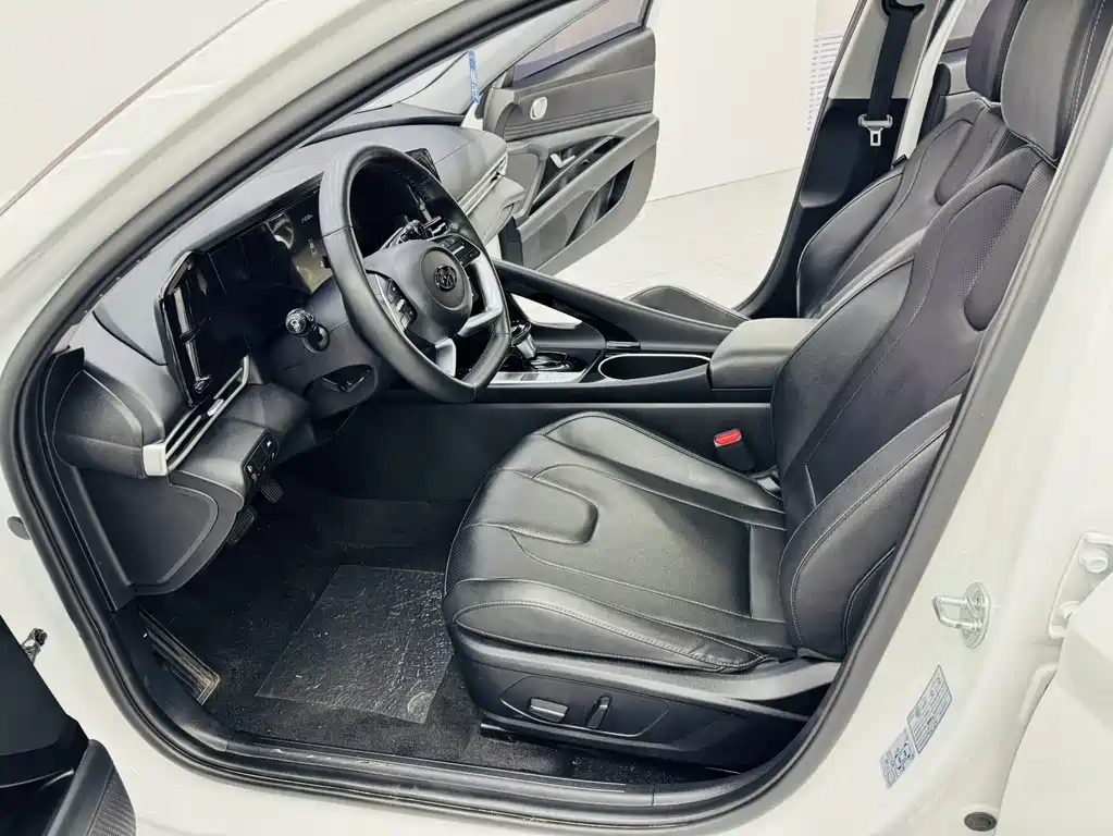 Hyundai Elantra 2023
