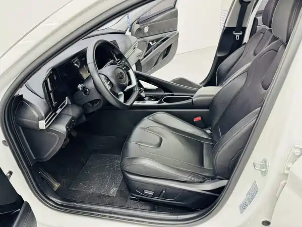 Hyundai Elantra 2023