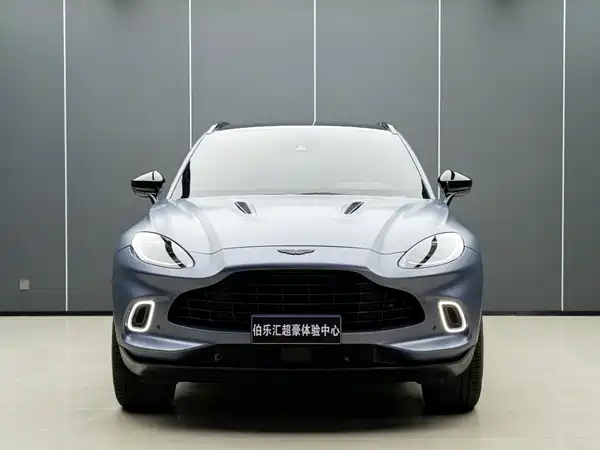 Aston Martin DBX 2024