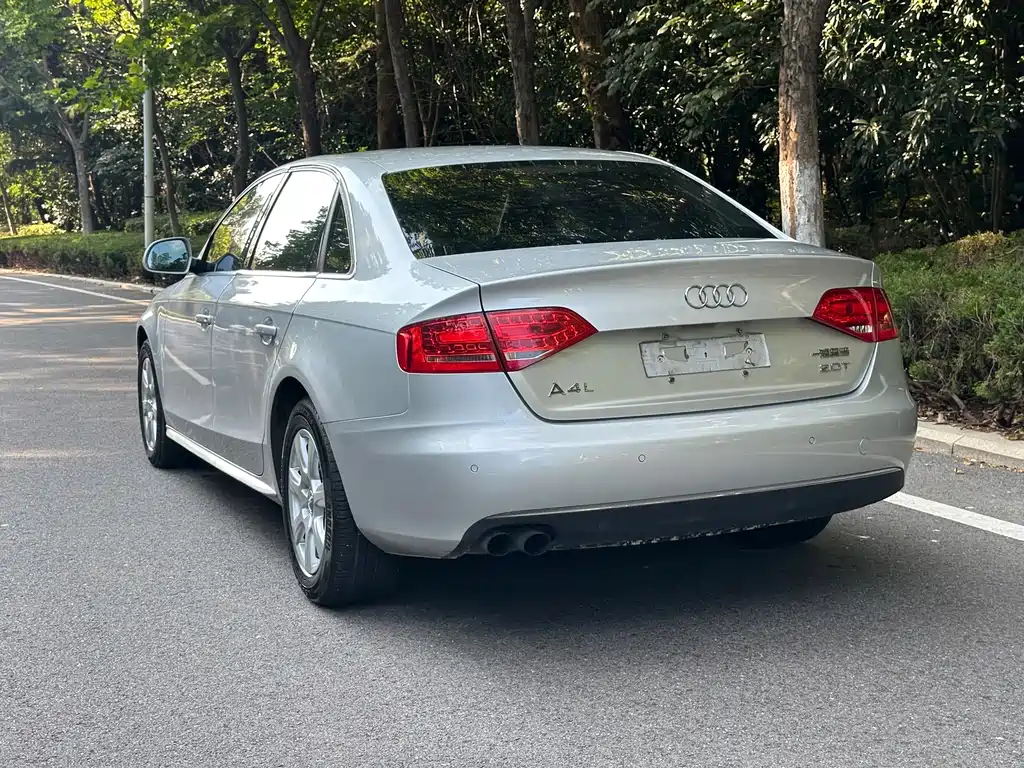 Audi A4L 2010 — фото 12