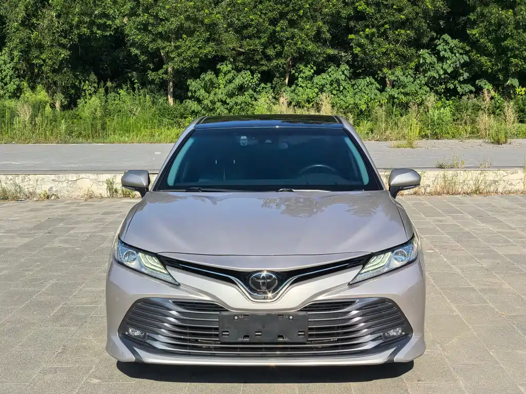 Toyota Camry 2019 — фото 2