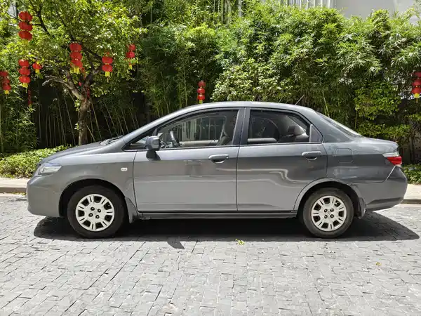 Everus S1 2012