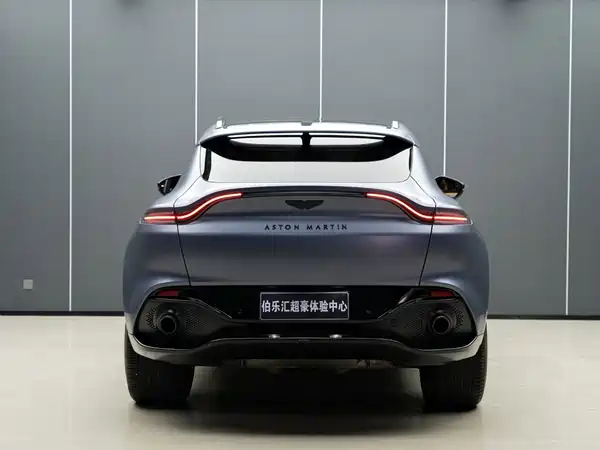 Aston Martin DBX 2024