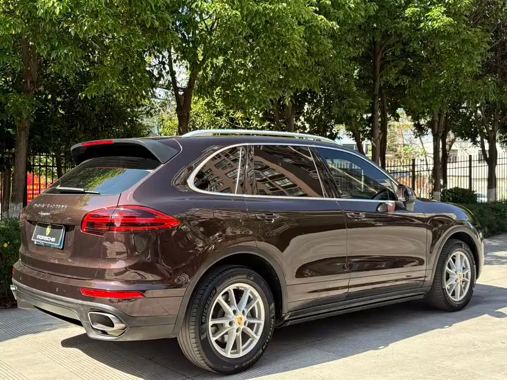 Porsche Cayenne 2017 — фото 36