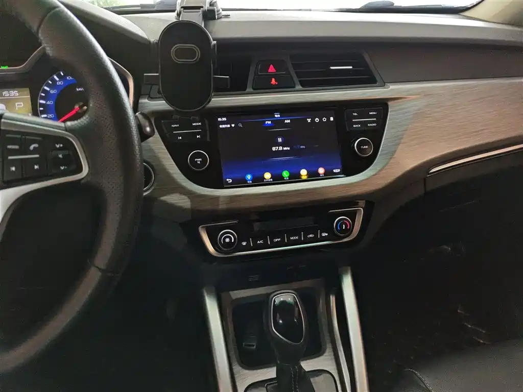 Geely Vision X3 2018 — фото 13