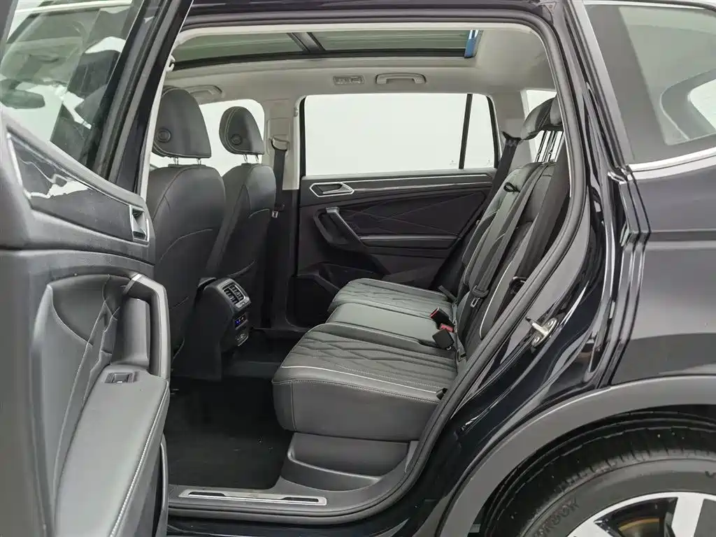 Volkswagen Tiguan L 2022 — фото 15
