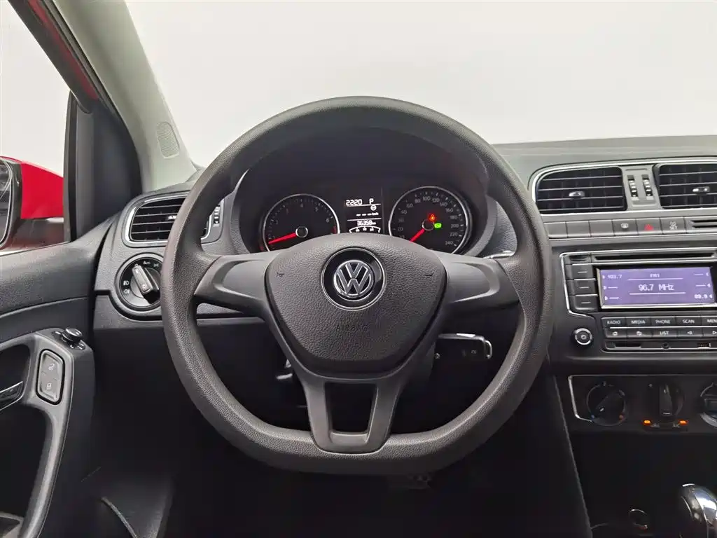 Volkswagen Polo 2015 — фото 11