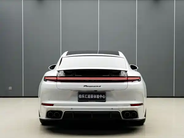 Porsche Panamera 2025
