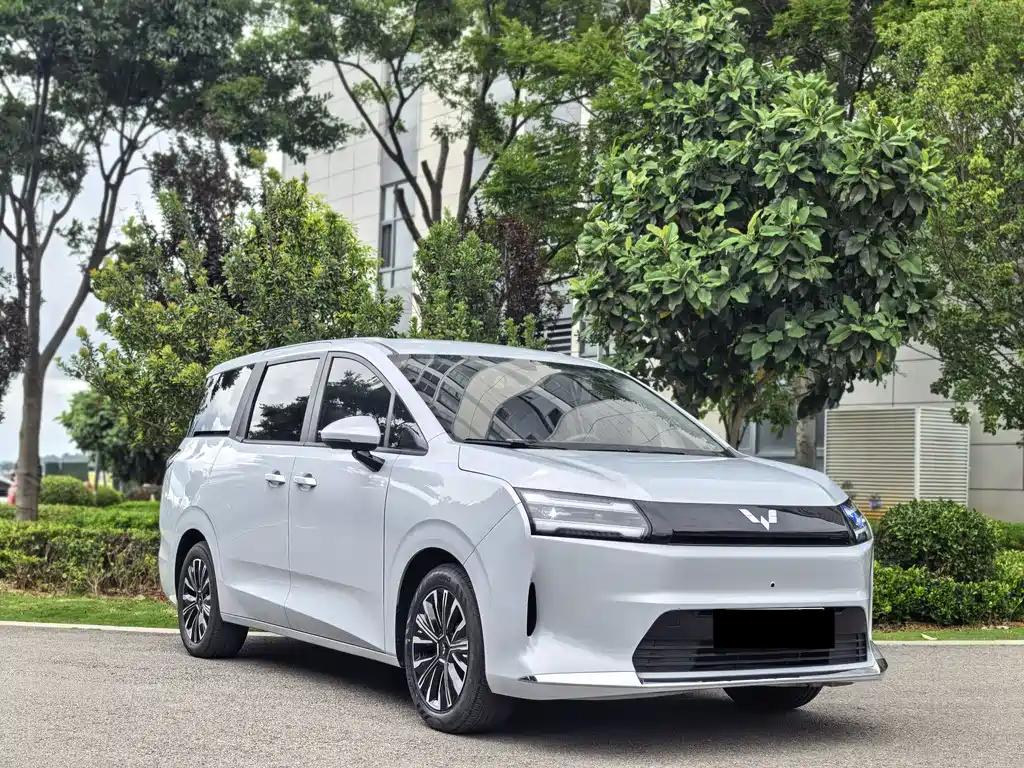 Wuling Starlight 730 EV 2025