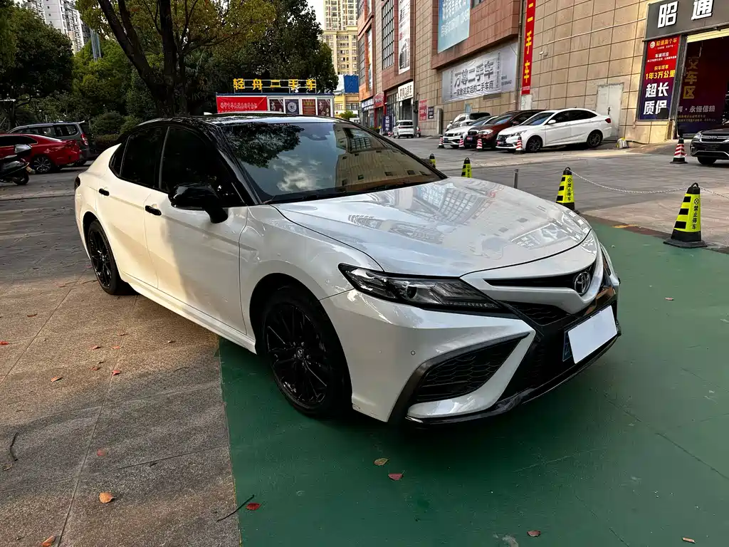 Toyota Camry 2023 — фото 3