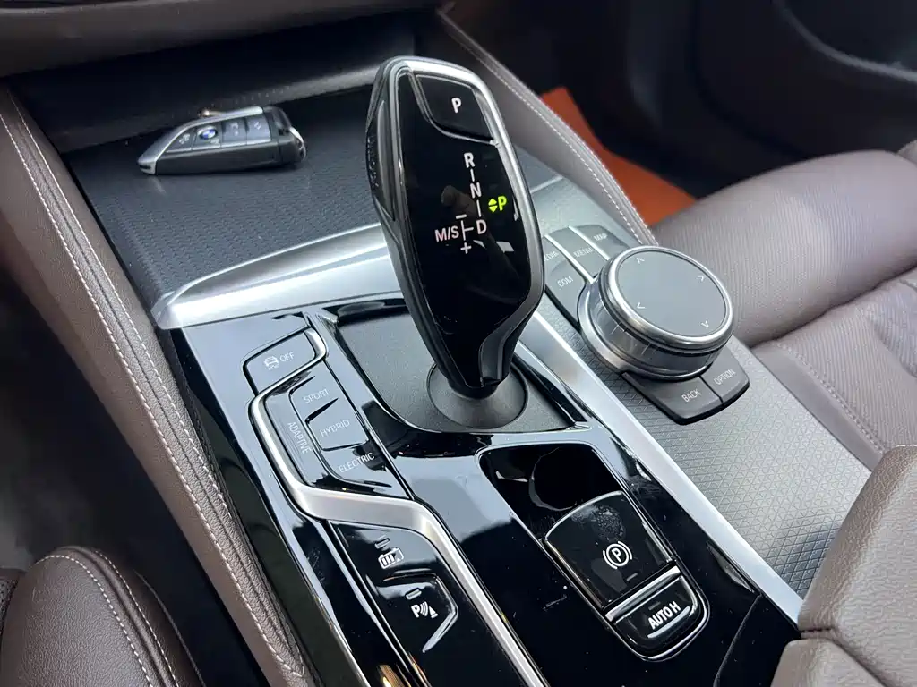 BMW 5 Series New Energy 2021 — фото 16