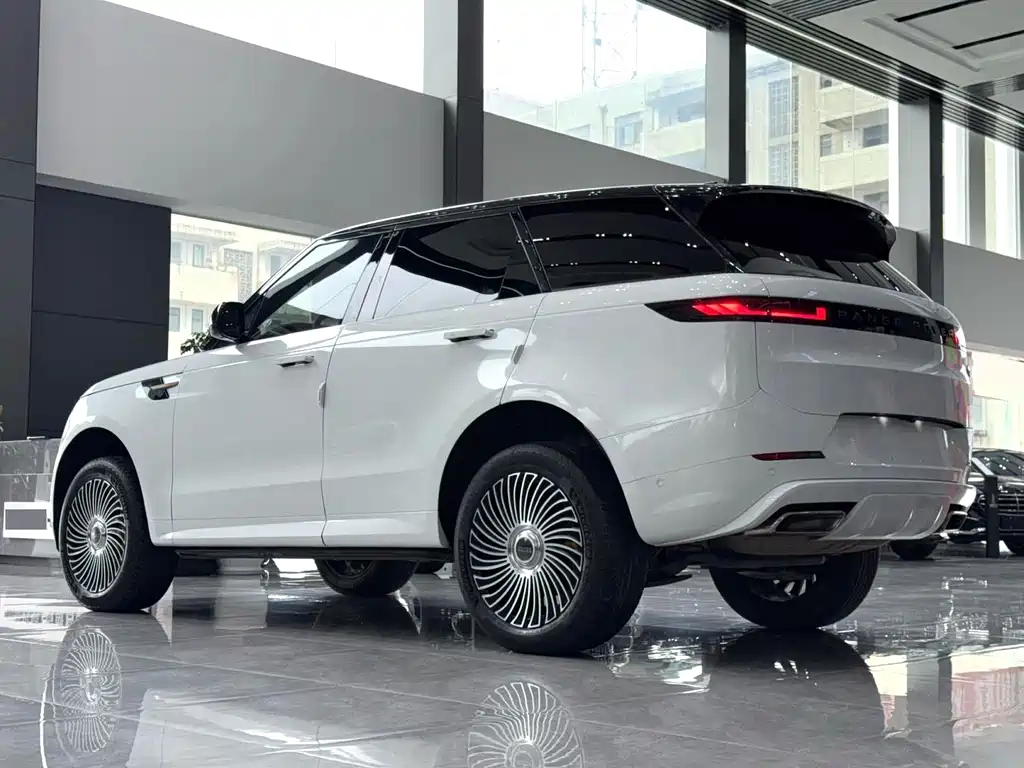 Land Rover Sport 2023 — фото 11