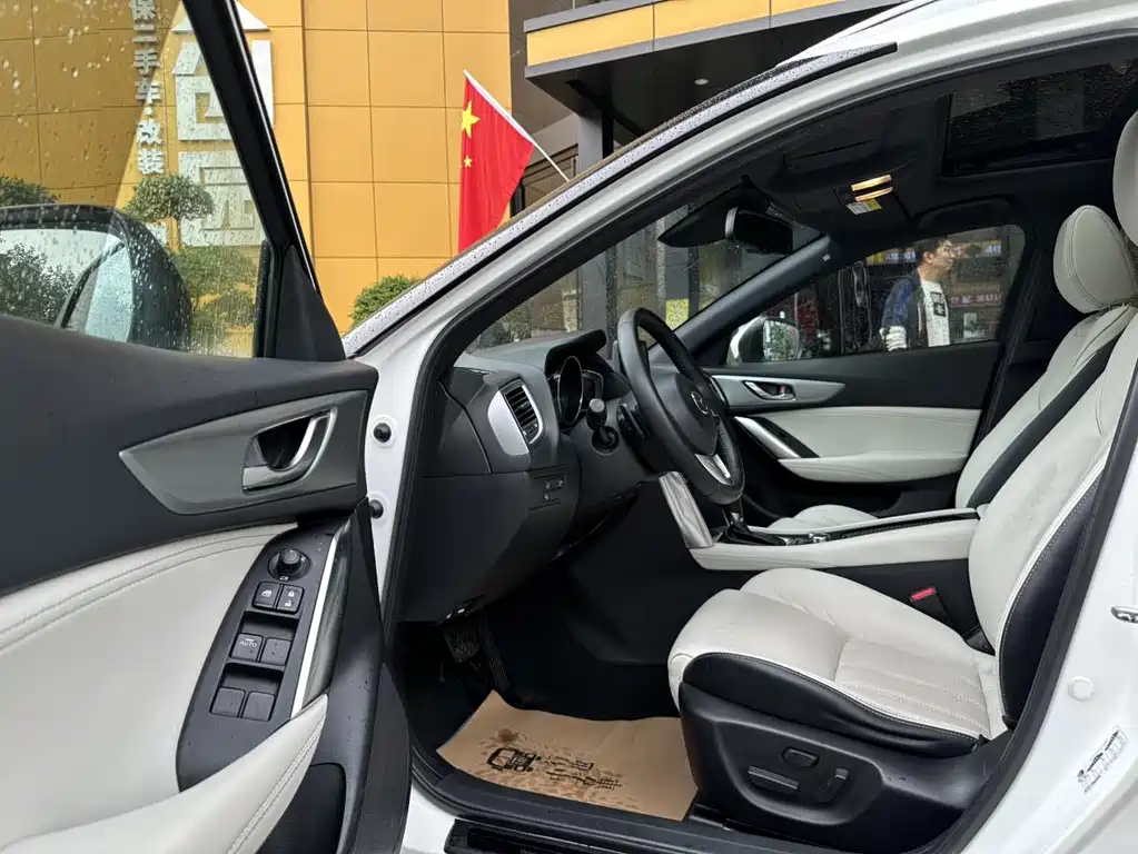 Mazda CX-4 2016 — фото 16