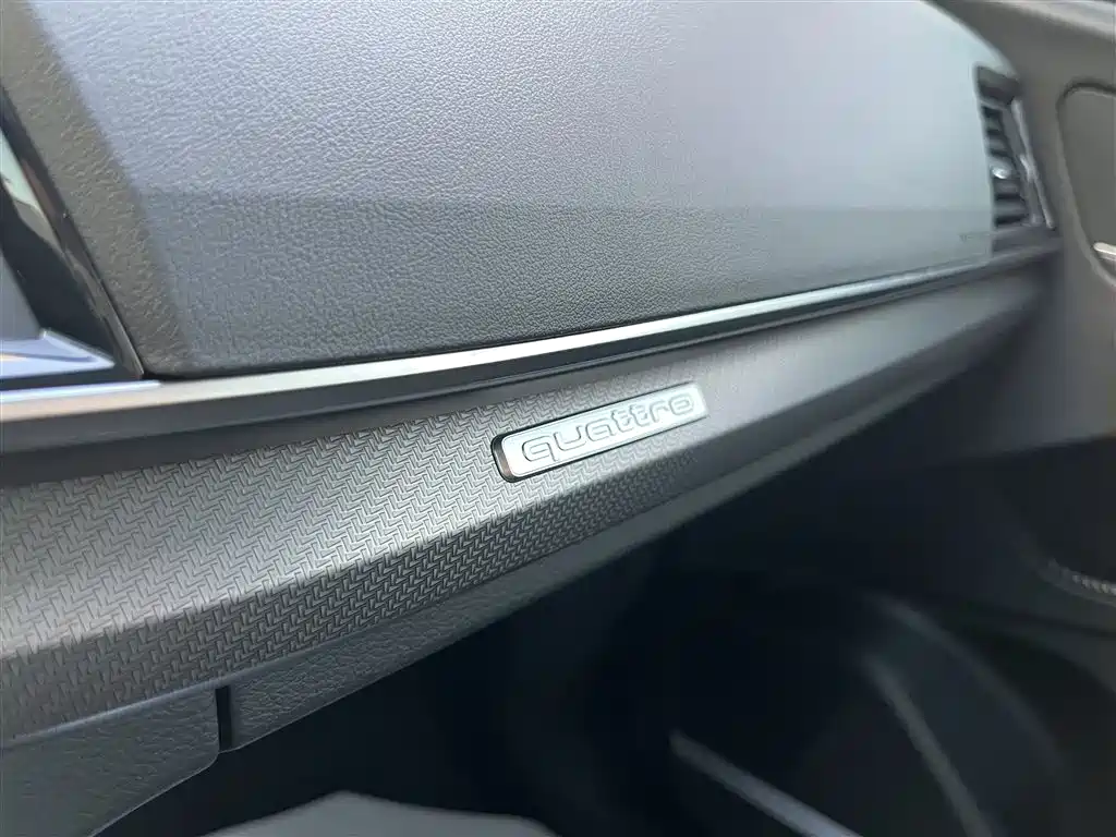 Audi Q5L 2023 — фото 13